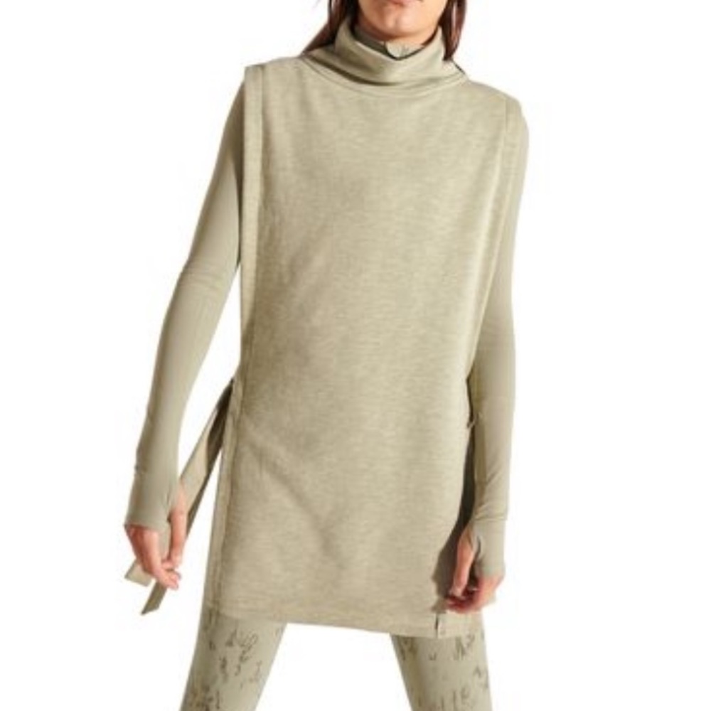 Halle berry X sweaty Betty niad tabard vest